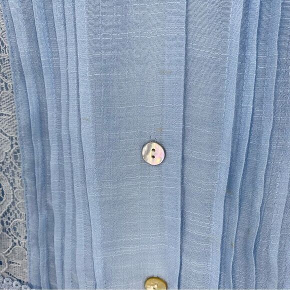 @Zucar Women’s V Neck Blue Button Front Boho Blouse size M - Picture 2 of 5